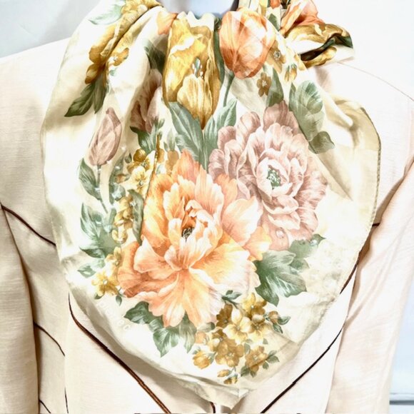 Vgt Pierre Cardin 100% Silk Scarf Chiffon Satin 34"Red beige gray Designed(42) - Picture 5 of 13